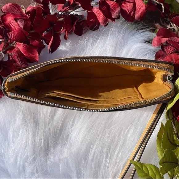 NWT COACH Leather Wristlet With Horse & Carriage Print - Picture 11 of 11